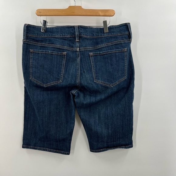 Old Navy “The Flirt” Long Denim Shorts Ladies Size 14 Regular - Picture 2 of 6